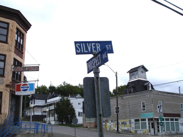 シルバーストリートと探査通りの交差点