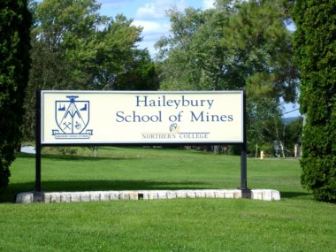 ハイレイバリー鉱山学校の表示板